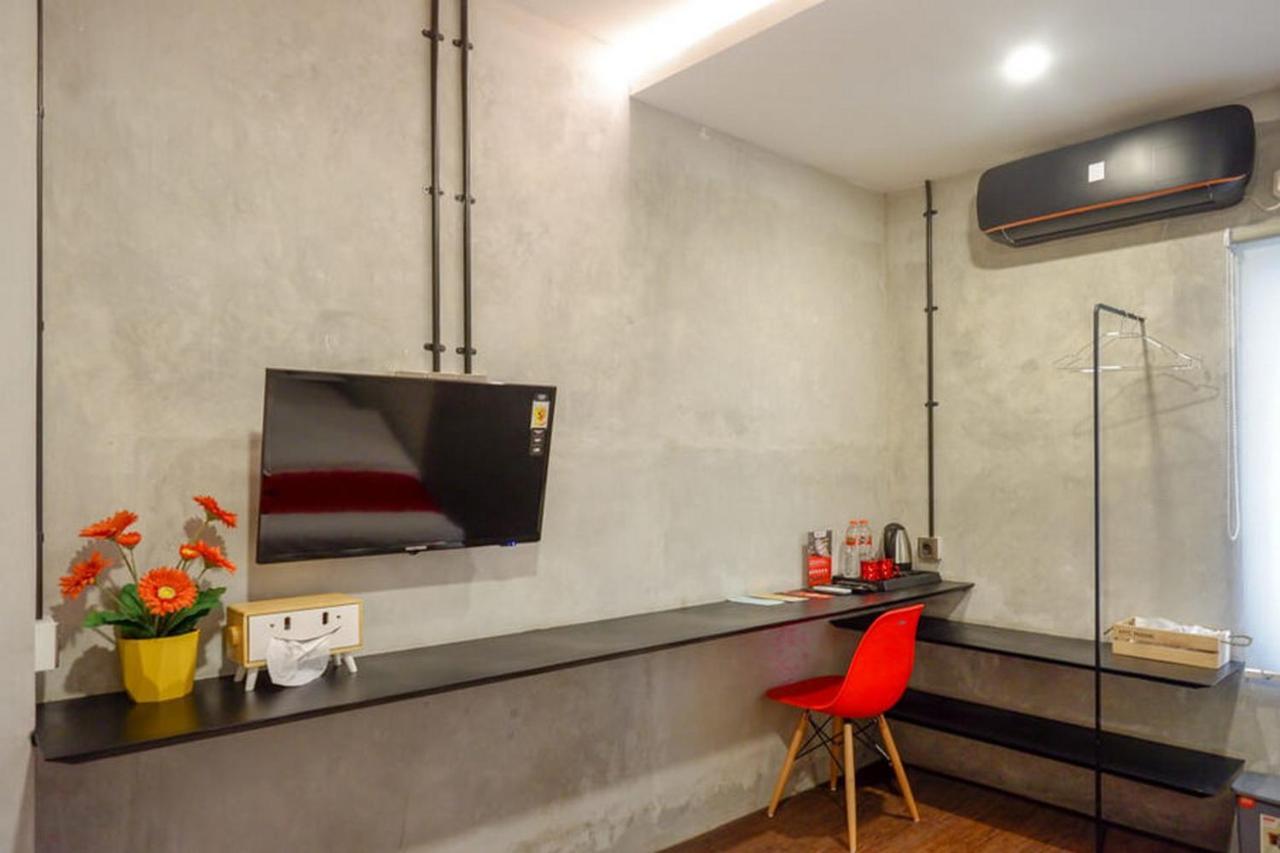 Reddoorz Plus Near Kawasan Sam Poo Kong Semarang Exterior foto